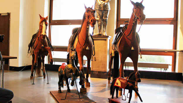 Opravené koně z Letenského kolotoče uvidíte v NTM